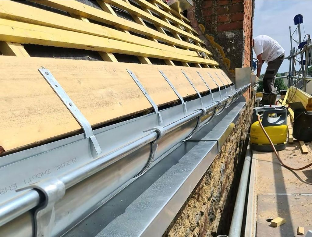 Travaux de zinguerie et pose de gouttières en zinc à Vallauris